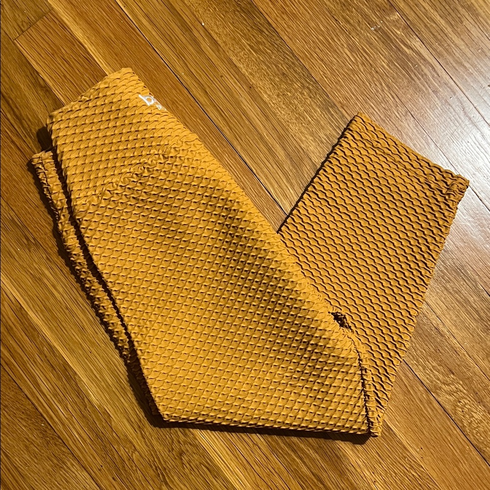 Booty by Brabants cropped Textured Mustard Leggings